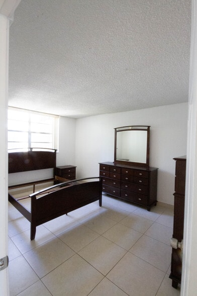 Bedroom - 3000 NW 48th Ter