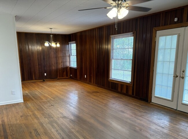 Building Photo - 2418 N University Ave