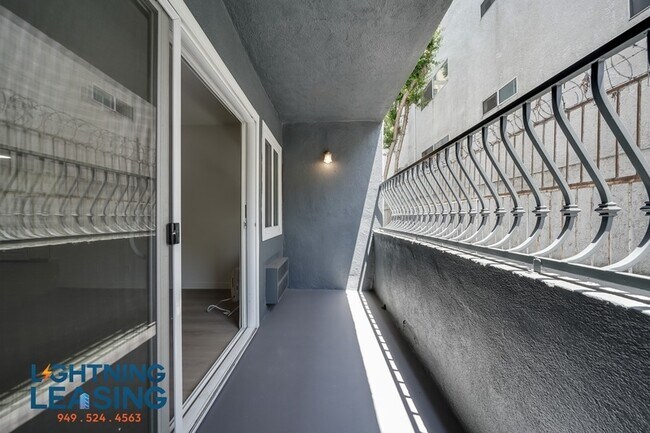 Building Photo - 700 Irolo St