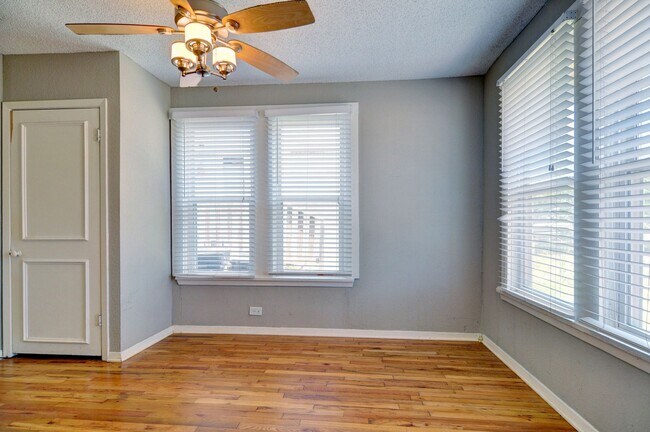 Building Photo - 2 Bedroom Bungalow