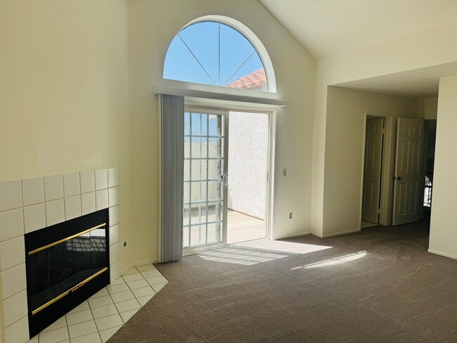Building Photo - Palm Colony End Unit | Resort Living Included!