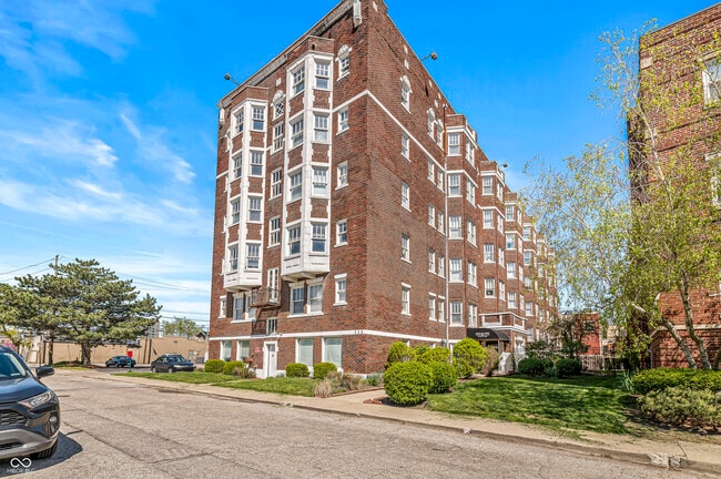 Building Photo - 230 E 9th St