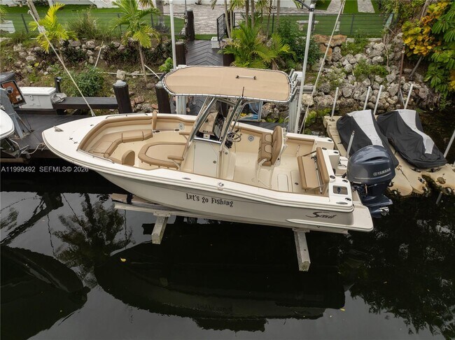 Building Photo - 7125 Los Pinos Blvd