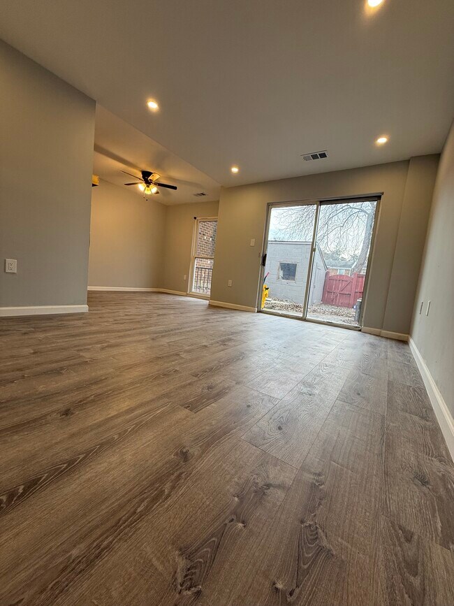 Building Photo - 238 Stevenson Square