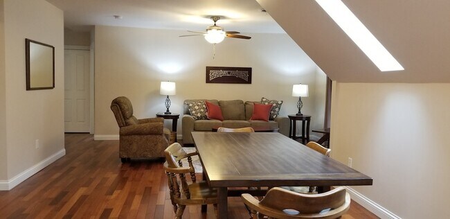 Building Photo - 1045 Marquette St