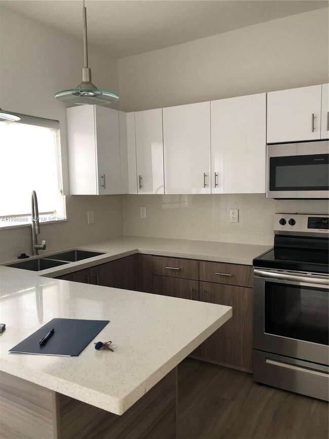 Building Photo - 8432 NW 107 Ct