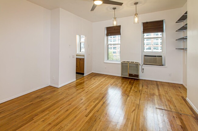 Building Photo - 264 9th St