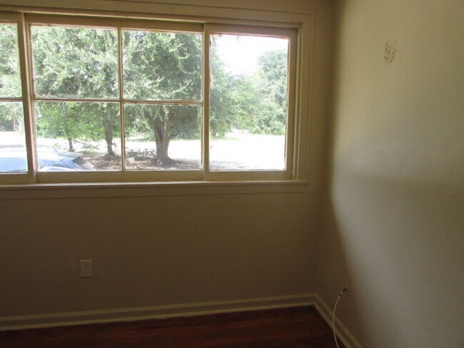 Building Photo - 123 Dixie Dr