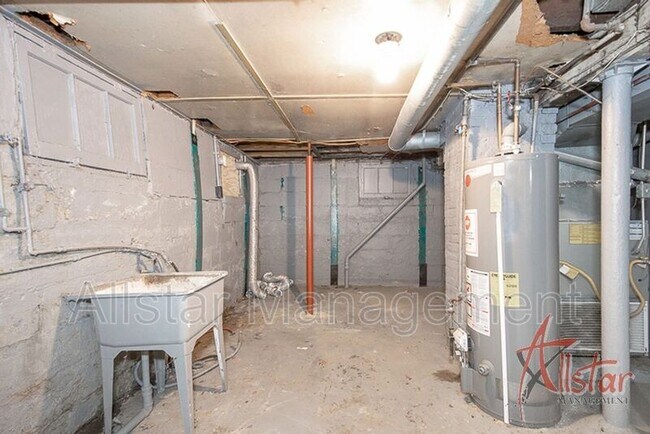 Building Photo - 2045 W 89th St