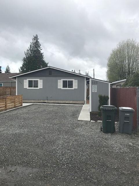 Building Photo - 2 bedroom 1 bath duplex in downtown Kent