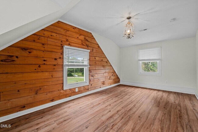 Building Photo - 65 Birdhouse Ln