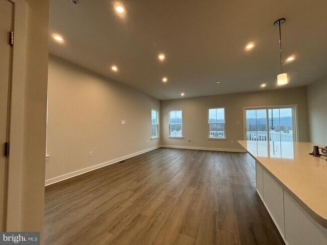 Building Photo - 2646 Tisbury Ln