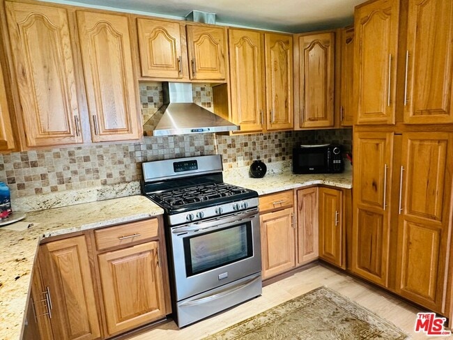 Building Photo - 425 S Paseo Laredo