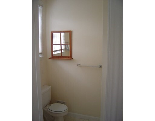 Building Photo - 933 Worcester Rd