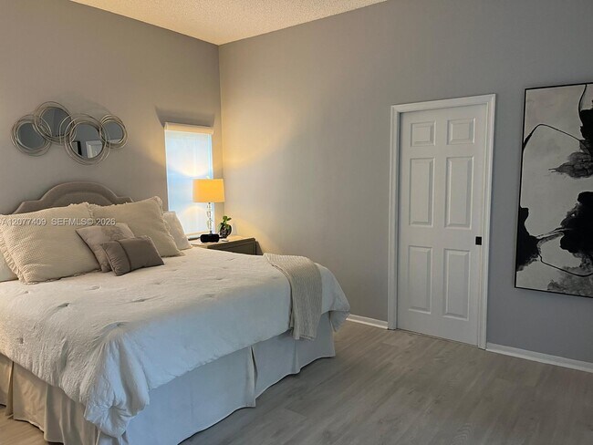 Building Photo - 761 Tanglewood Cir