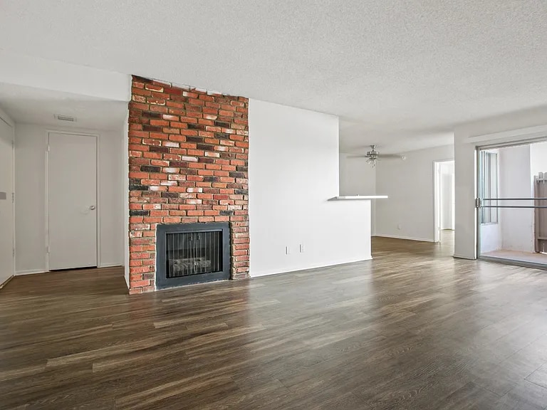 Building Photo - 433 Kelton Ave