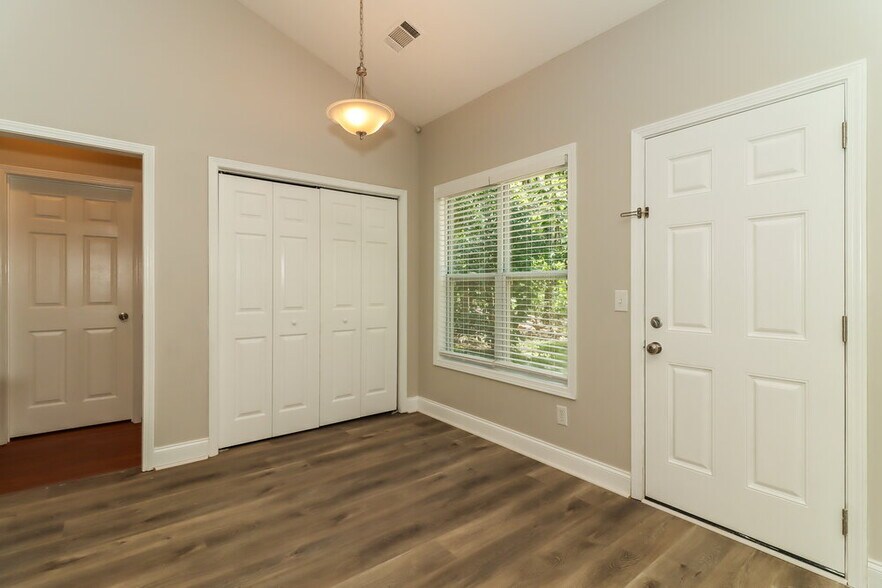 Building Photo - 205 Westridge Cir