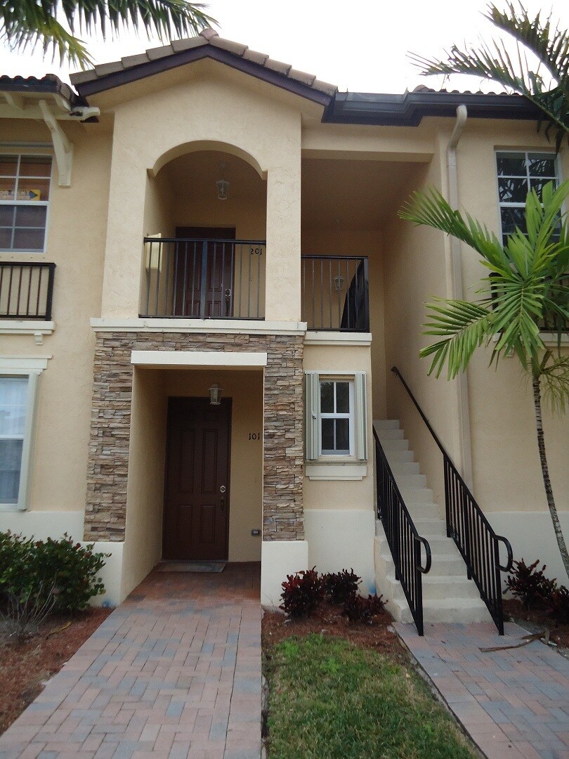 Building Photo - 3320 NE 13th Circle Dr