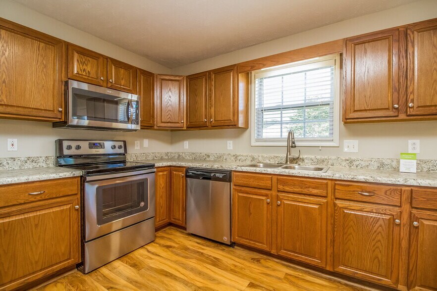 Building Photo - 3323 Meadowhill Dr