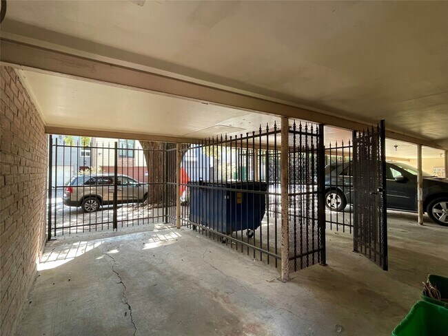 Building Photo - 3420 Mt Vernon St
