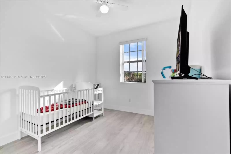 Building Photo - 3709 NE 4th St