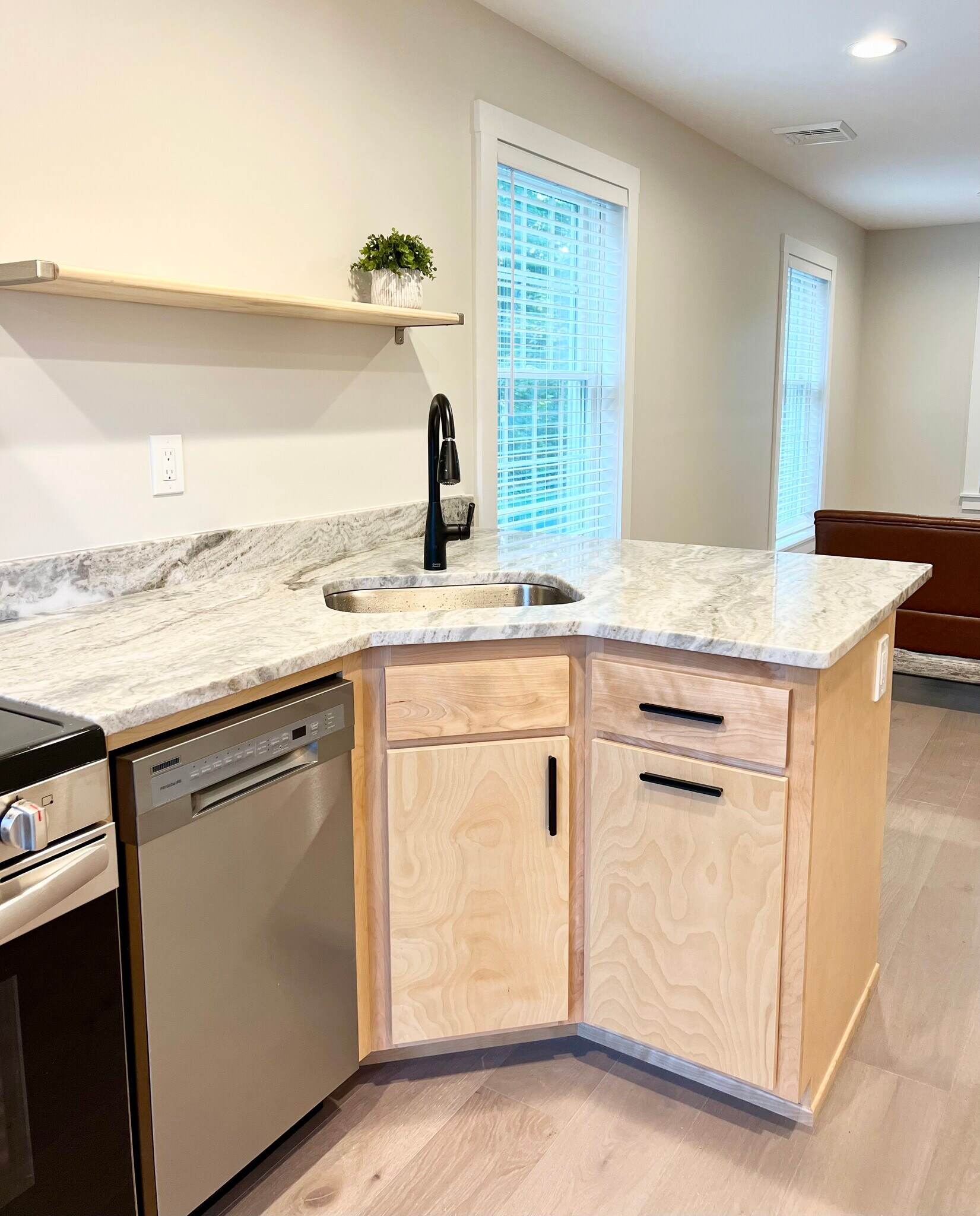 Building Photo - 179 Butternut St