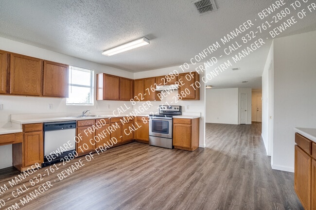 Building Photo - 616 Almandora-