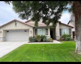 Building Photo - Super Great Deal on this fully furnished 4 BD 2 BA house with a Pool and Solar
