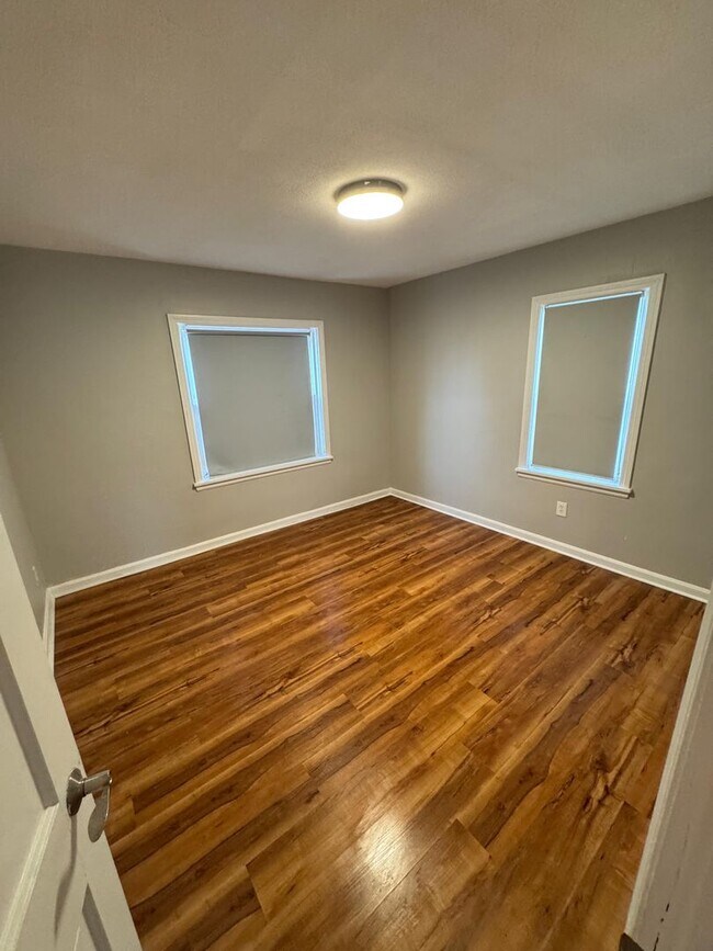 Building Photo - Renovated 3BR Home in Euclid (Move-In Ready)