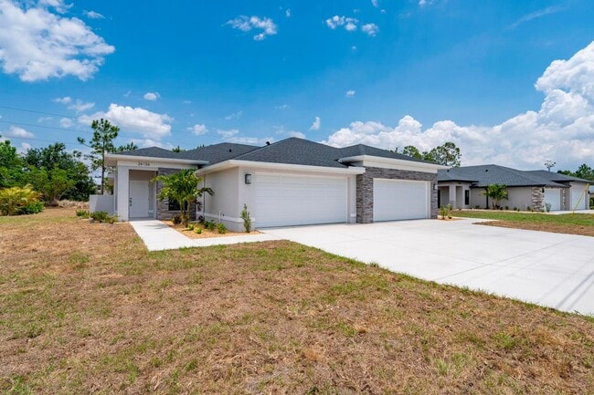 Building Photo - NEW Villa-duplex home with quartz counters, 2-car garage, and a rear patio