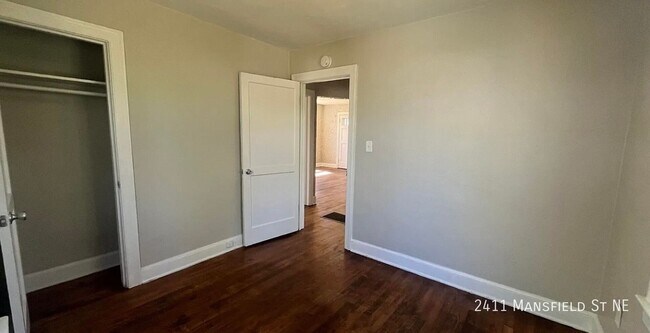 Building Photo - 2411 Mansfield St NE