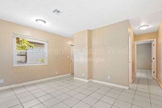 Building Photo - 1022 NW 6th Ave