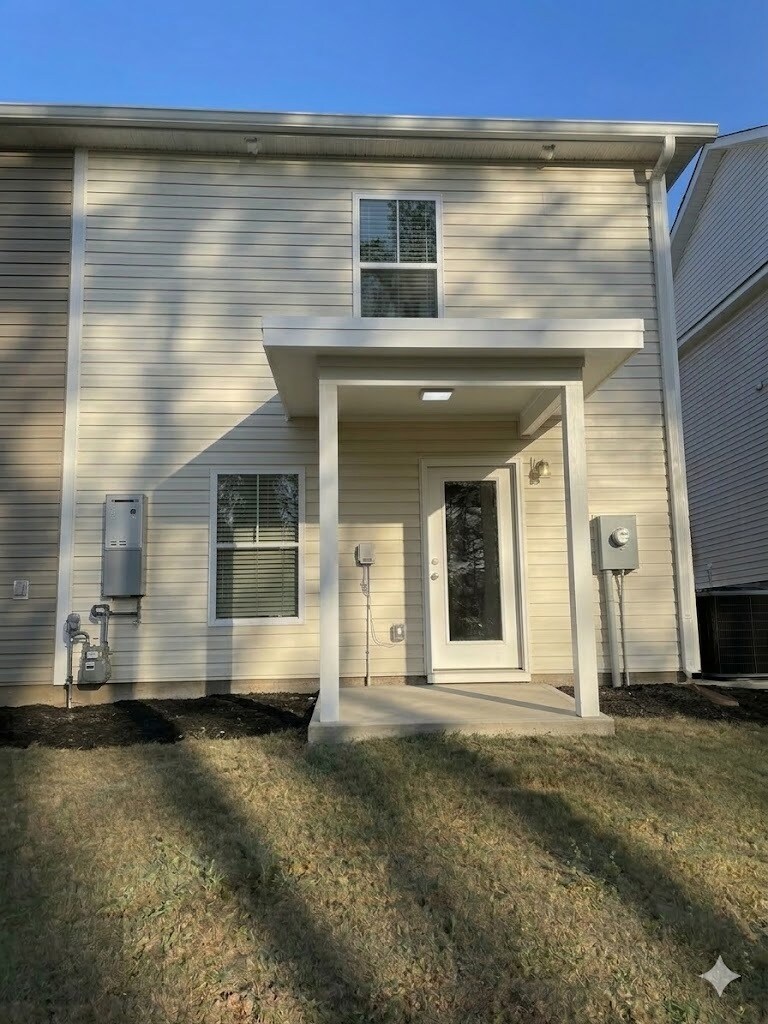 Building Photo - 221 Winding Chestnut Dr