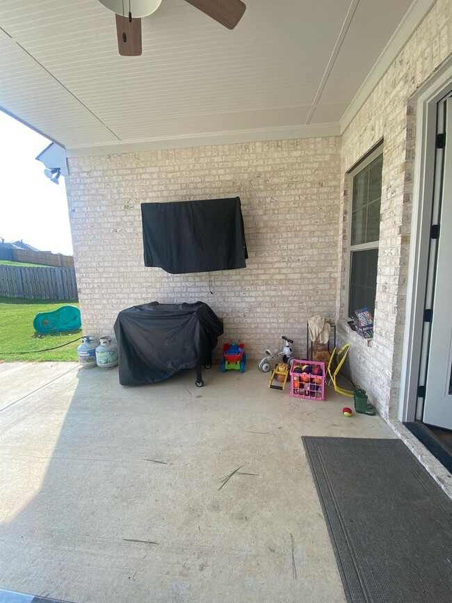 Building Photo - 9183 Helena Dr