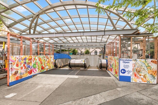 Building Photo - Spacious & Conveniently Located 2br/2ba on U St Corridor!