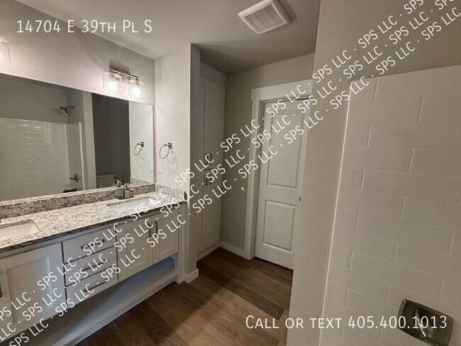 Building Photo - 14704 E 39th Pl S