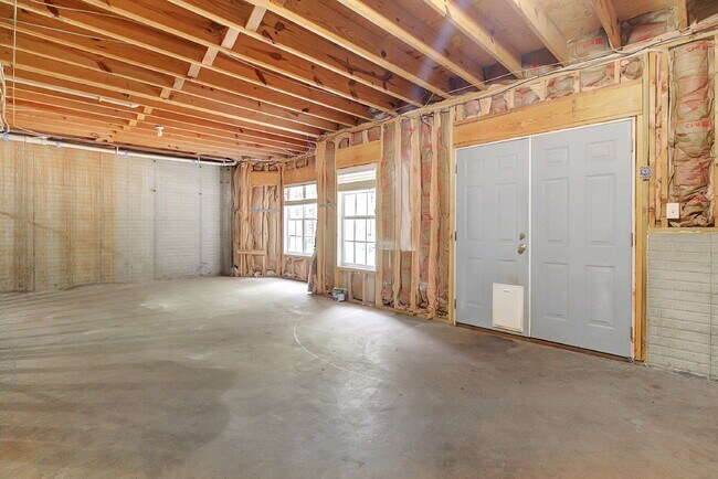 Building Photo - 75 Rock Mill Ct