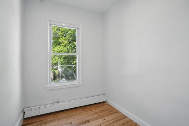 Building Photo - 419 S 7th Ave