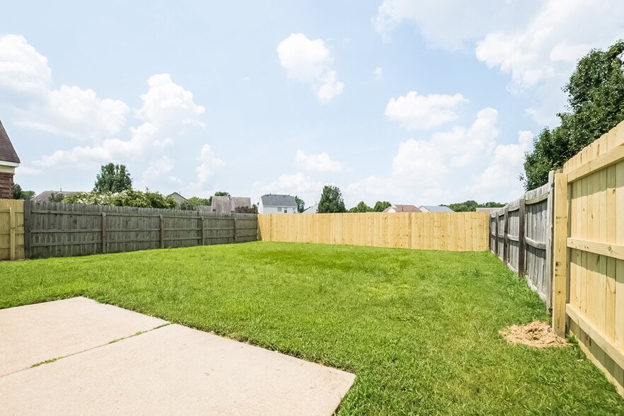 Building Photo - 7335 Red Maple Dr