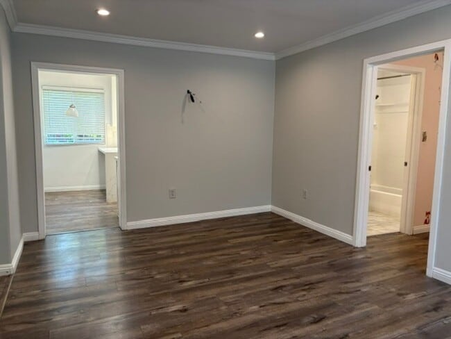 Building Photo - Remodeled 3 Bed 3 Bath House with Jacuzzi ...
