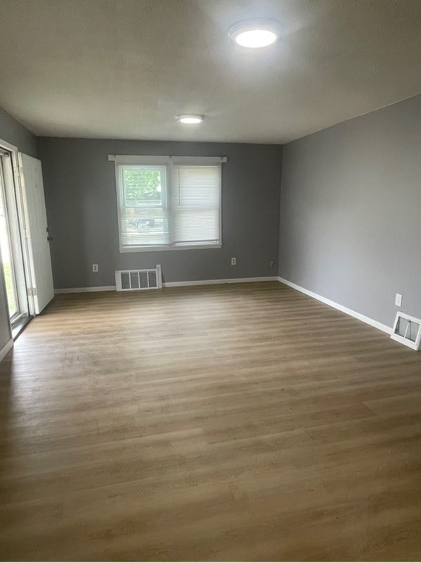 Building Photo - 1346 N Hewett Ave