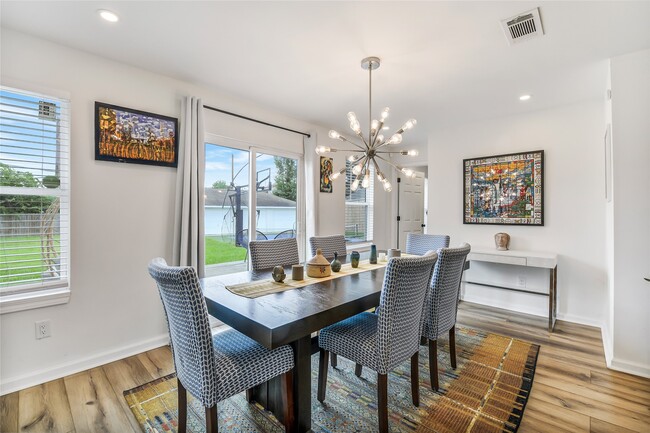 Building Photo - 2550 Roy Cir