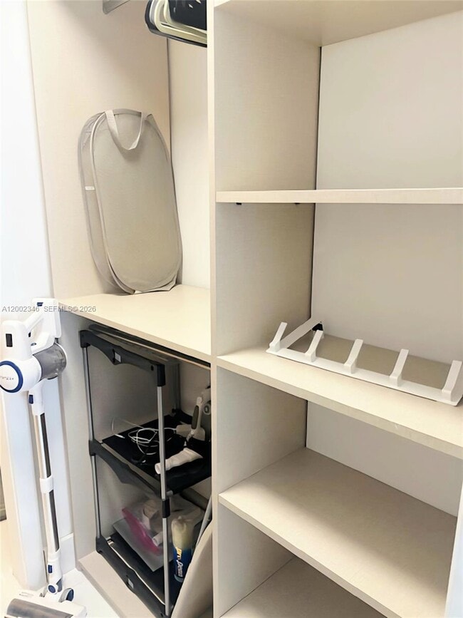 Building Photo - 100 Lincoln Rd