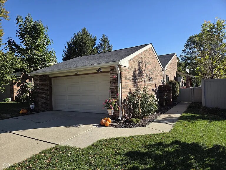 Building Photo - 943 Mockernut Ct