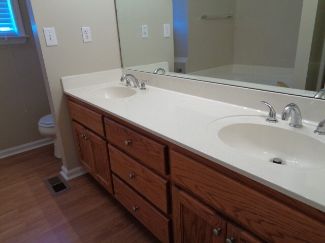 Building Photo - 2702 Camden Ct