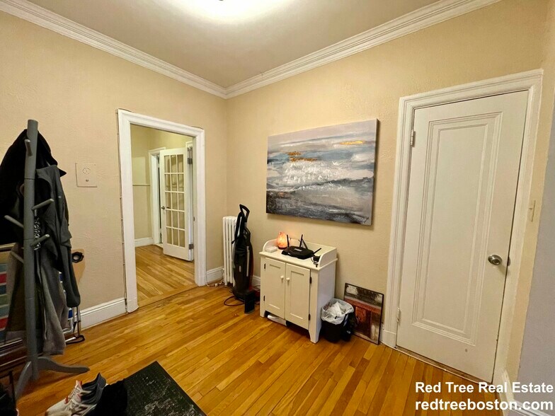 Building Photo - 119 Winthrop Rd