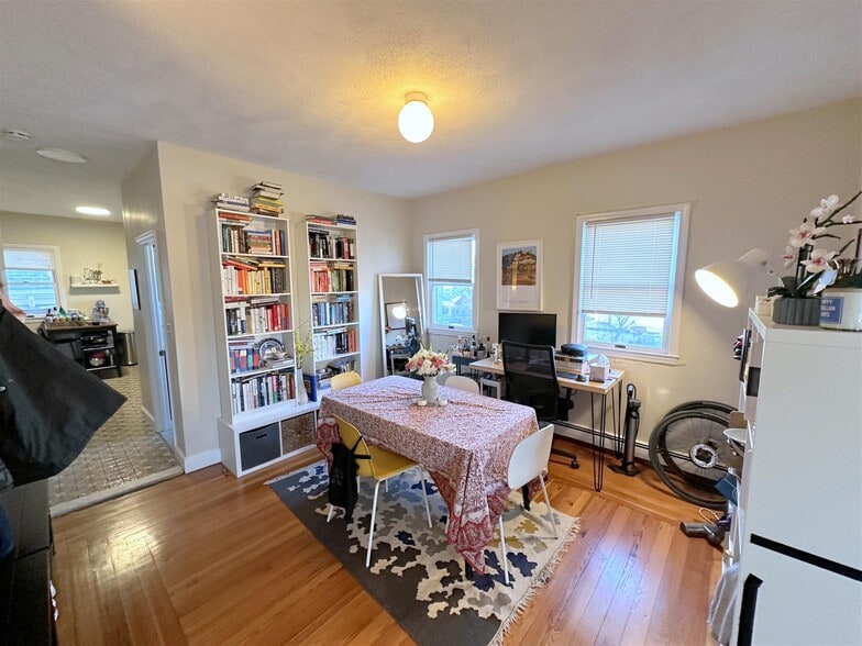 Building Photo - 714 Broadway