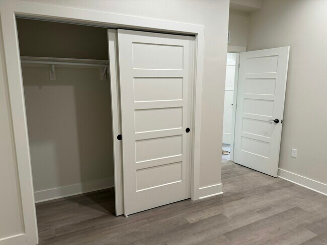 Building Photo - 106 E Erie St