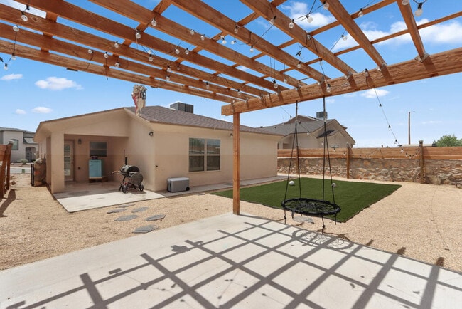 Building Photo - 12156 Mesquite Thorn Dr