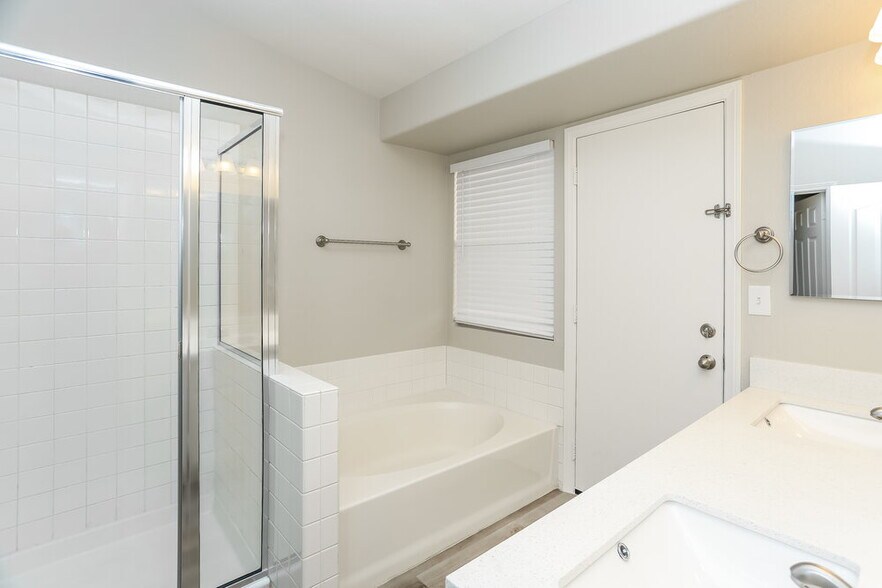 Building Photo - 3705 Iverson Ln